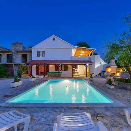 Villa Wonderful With Private Pool, Jacuzzi And Sauna Near The - Wiibuk *