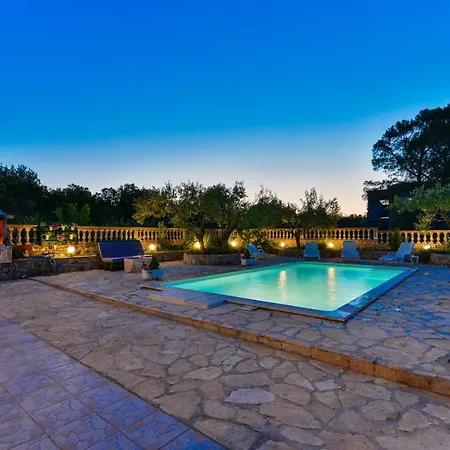 Wonderful With Private Pool, Jacuzzi And Sauna Near The - Wiibuk