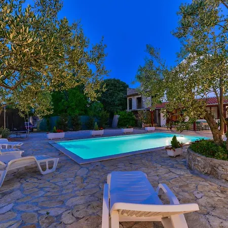 Wonderful With Private Pool, Jacuzzi And Sauna Near The - Wiibuk *