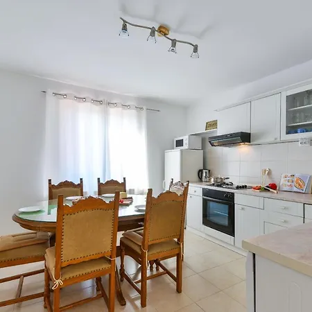 Wonderful With Private Pool, Jacuzzi And Sauna Near The - Wiibuk *