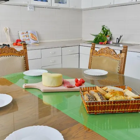 Wonderful With Private Pool, Jacuzzi And Sauna Near The - Wiibuk