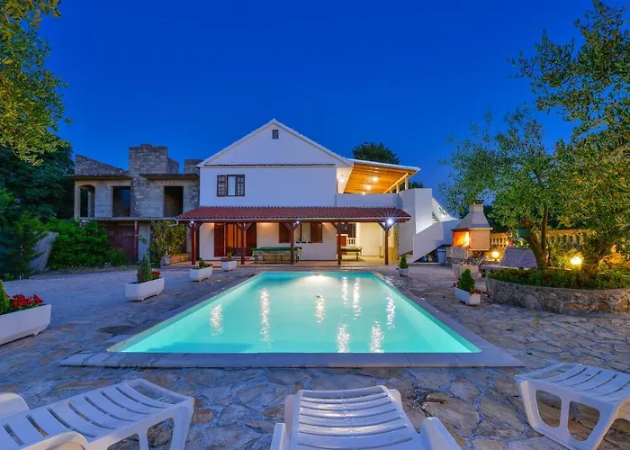 Villa Wonderful With Private Pool, Jacuzzi And Sauna Near The - Wiibuk *