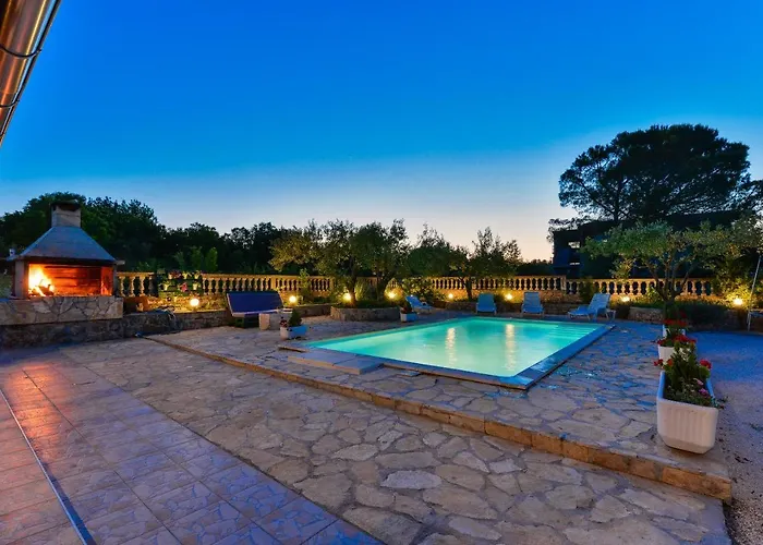 Wonderful With Private Pool, Jacuzzi And Sauna Near The - Wiibuk