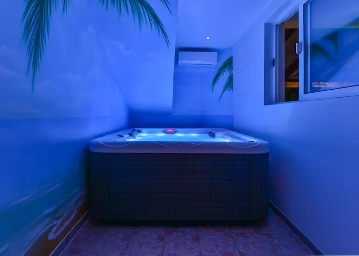Wonderful With Private Pool, Jacuzzi And Sauna Near The - Wiibuk Villa