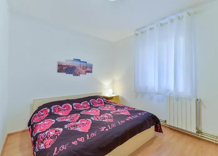Wonderful With Private Pool, Jacuzzi And Sauna Near The - Wiibuk Villa