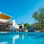 Wonderful With Private Pool, Jacuzzi And Sauna Near The - Wiibuk *