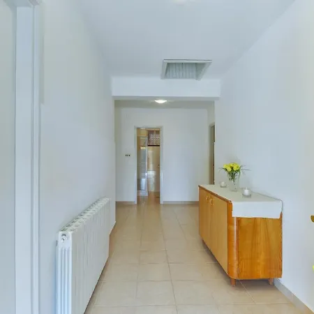 Wonderful With Private Pool, Jacuzzi And Sauna Near The - Wiibuk