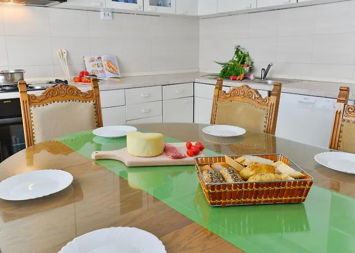 Wonderful With Private Pool, Jacuzzi And Sauna Near The - Wiibuk